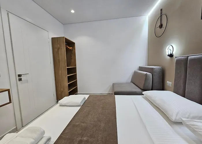 Veliaj Apartment *