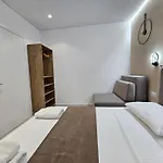 Veliaj Apartman *