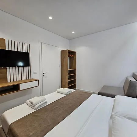 Veliaj Apartment *