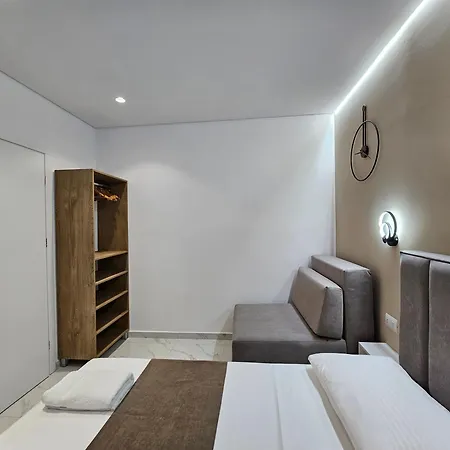 Apartment Veliaj *
