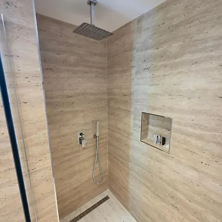 Veliaj Apartment *