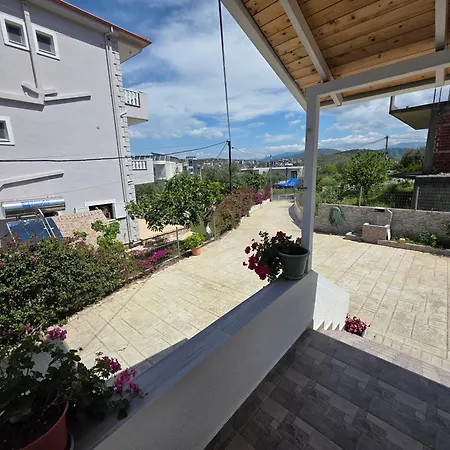 Apartment Veliaj