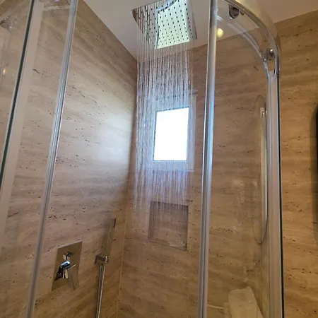 Apartment Veliaj *