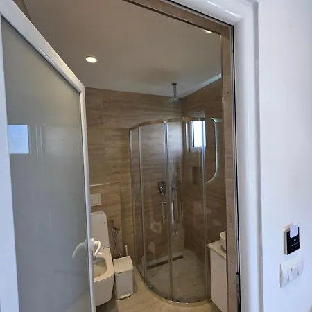 Apartment Veliaj *